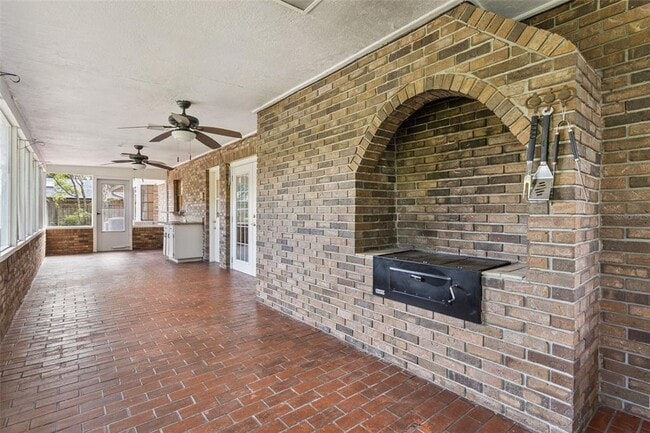 Building Photo - 1745 E Adams Dr