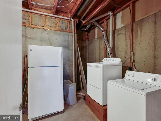 Building Photo - 31 Valerian Ct