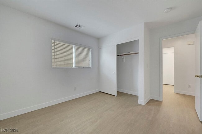 Building Photo - 2431 Lilac Cove St