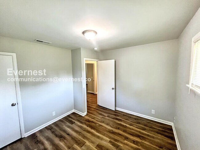 Building Photo - 903 Ramsey Dr