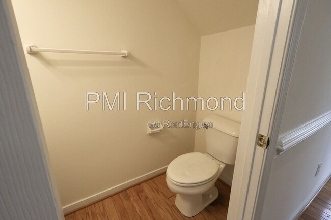 Building Photo - 5805 Park Creste Dr
