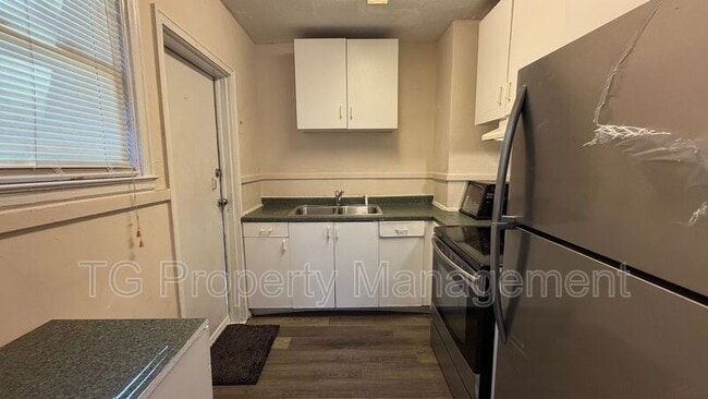 Building Photo - 1162 W 13th St