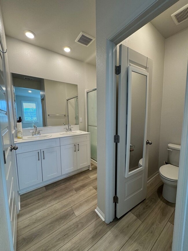 Building Photo - 2 Bedrooms 2.5 Bathrooms condo