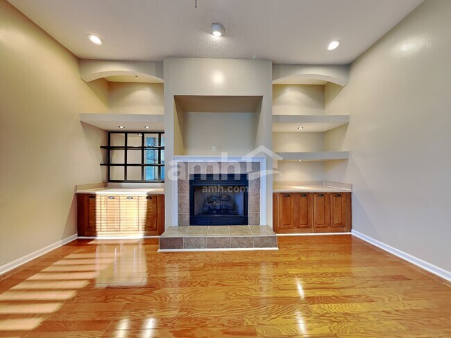 Building Photo - 821 Templeton Ln