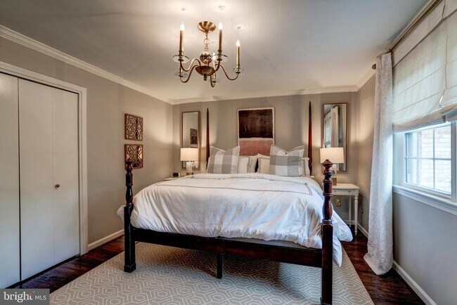 Building Photo - 5703 Brookside Dr