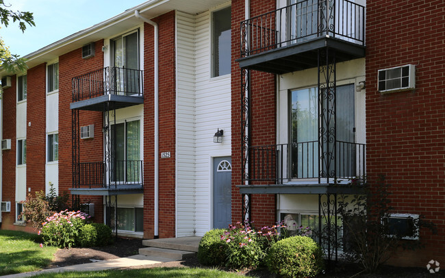 Building Photo - Miamisburg Estates Apartments