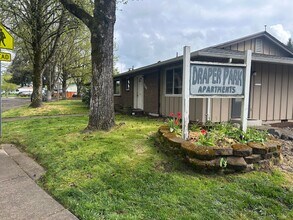Building Photo - (905) Draper Arms Apartments - 2 Bedroom / 1 Bath