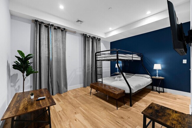 Building Photo - 1011 Bennington St