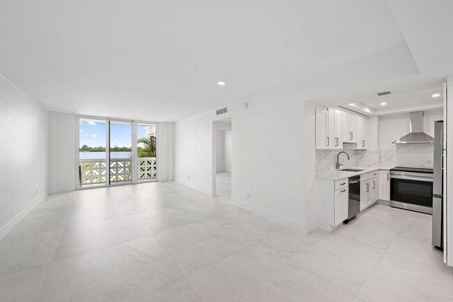 Building Photo - 2840 S Ocean Blvd