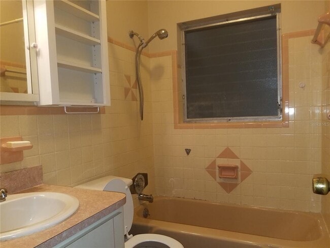 Building Photo - 5853 Pine St