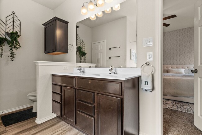 Building Photo - 310 Saddleback Trl