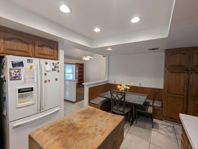 Building Photo - 9041 Emperor Ave