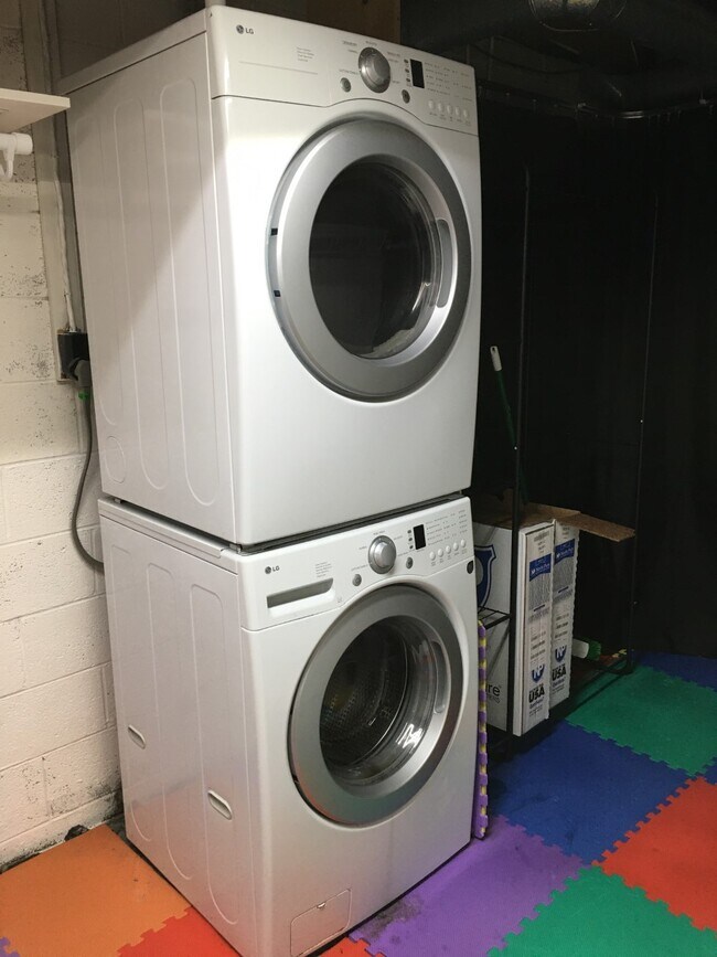 Washer / Dryer - 1311 N Lincoln St
