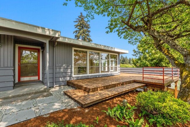 Building Photo - Classic Mid-Century Modern Air Conditioned...