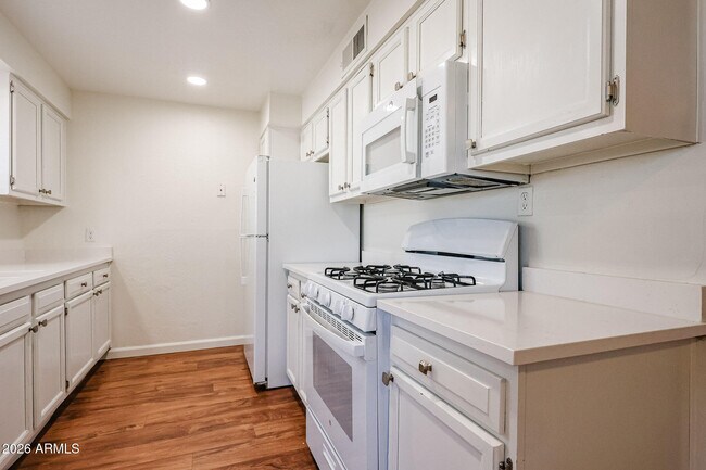 Building Photo - 1111 E Turney Ave