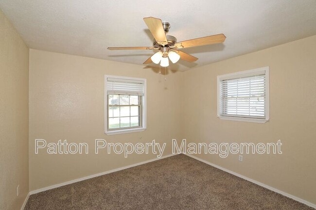 Building Photo - 2905 Salem Dr