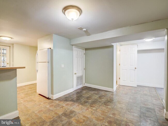 Building Photo - 4008 Illinois Ave NW