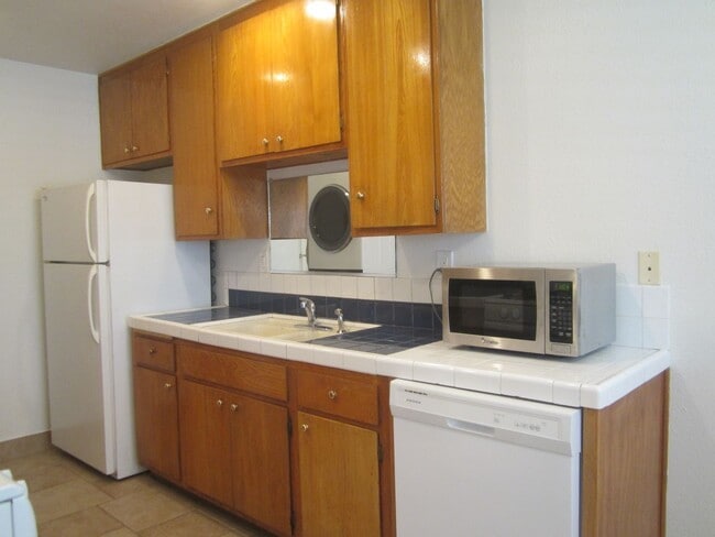 Building Photo - Immaculate 2 Bedroom Loma Linda Duplex