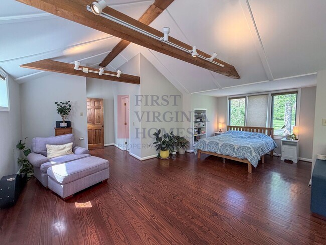Building Photo - Furnished 4Bedroom/3.5 Bath Home in Ivy