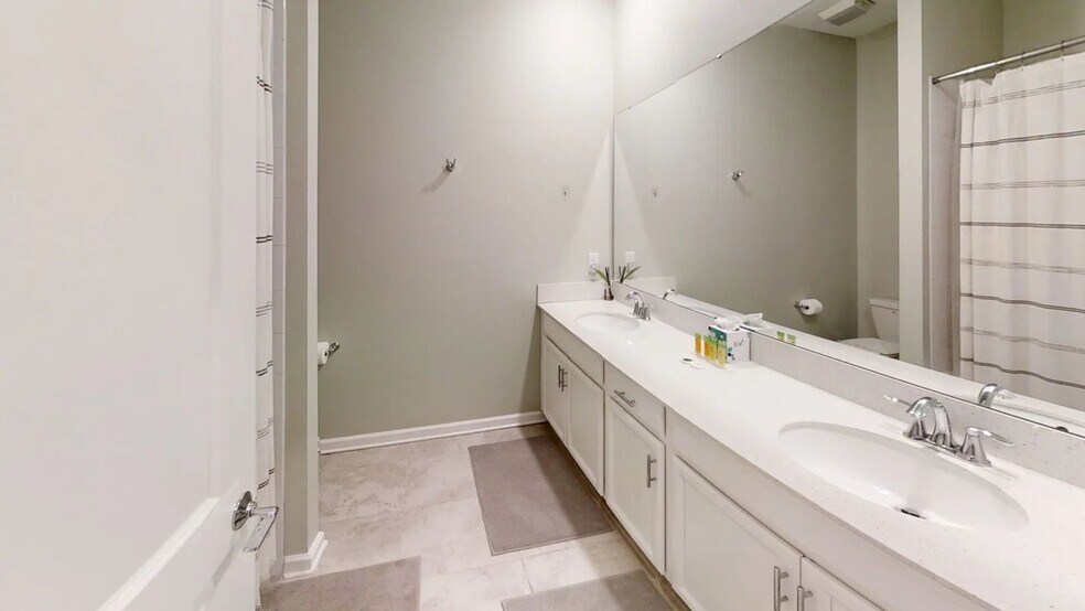 Building Photo - 8511 Golf Wy