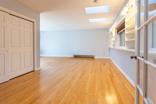 Building Photo - 187 Lovers Ln