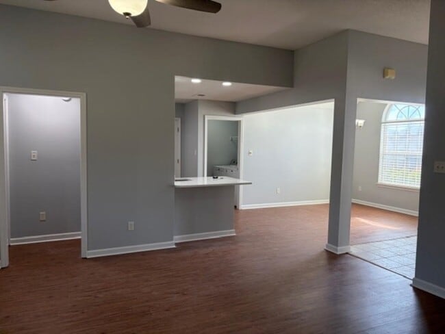 Building Photo - 1139 Breezy Valley Dr