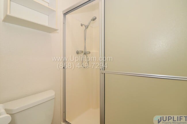 Building Photo - 4 Bed 3 Bath House in Spring Valley w/ Washer + Dryer and 2-Car Garage