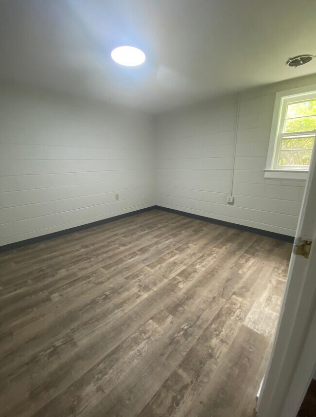 Building Photo - 609 Sunset Ave