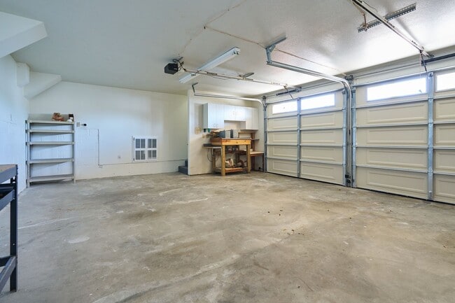 Building Photo - Aqua Vista - Entertainers Playhouse