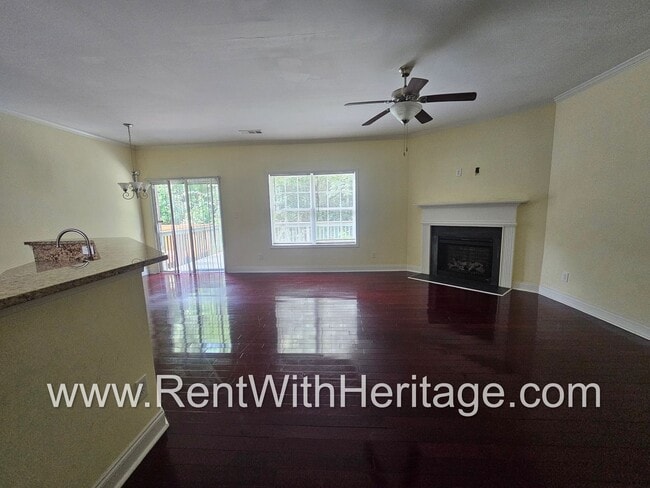 Building Photo - Gorgeous 3Bd / 2Ba Immaculate Townhome / U...
