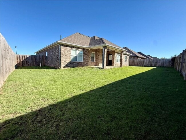 Building Photo - 1049 Parker Ln