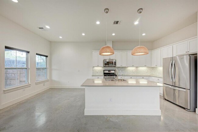 Building Photo - 1000 Taulbee Ln