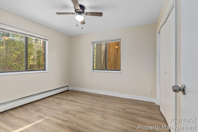 Building Photo - 143 Gaines St SE