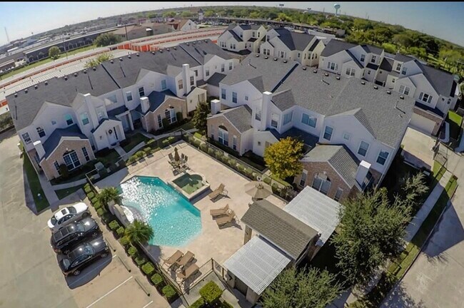 Building Photo - 12565 Piping Rock Dr