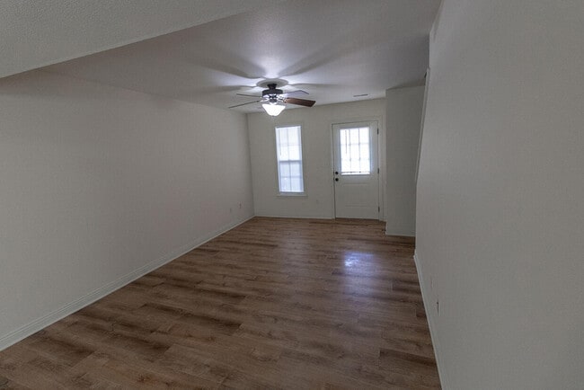 Building Photo - 4610 Dehaven Dr