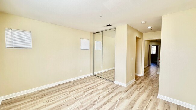 Building Photo - 5751 Galloway Pl