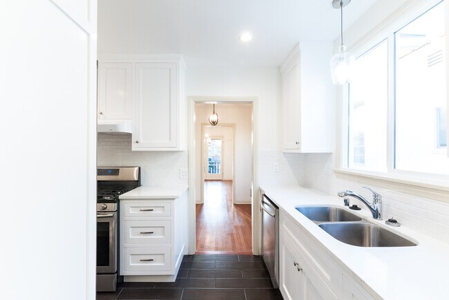 Building Photo - 1066  S Genesee-