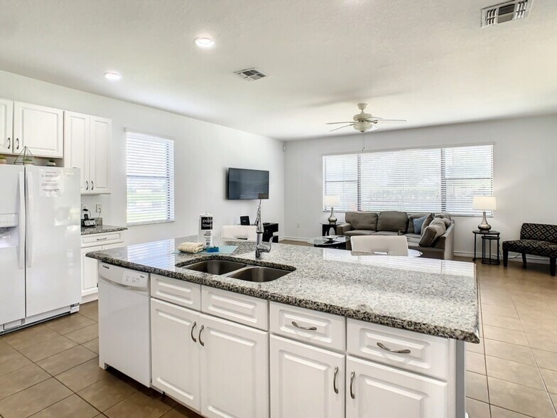 Building Photo - 2533 Rosemont Cir