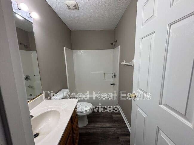 Building Photo - 490 Peyton Dr