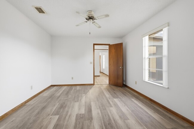 Building Photo - 536 Gaspar Ave