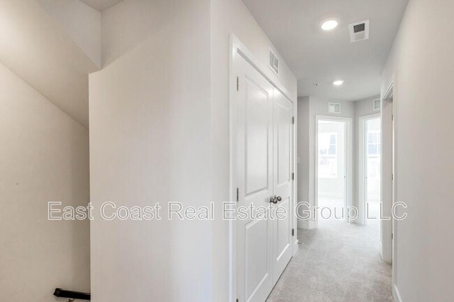 Building Photo - 2273 Marcy Dr