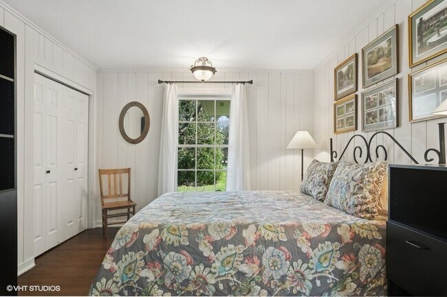 Building Photo - 1674 Bowling Green Dr