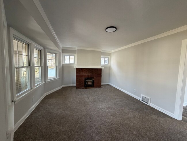 Building Photo - 14102 Glenside Rd