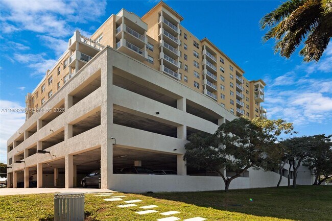 Building Photo - 1625 Kennedy Cswy