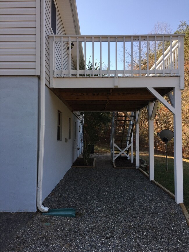 Building Photo - Charming North Asheville Cape Cod