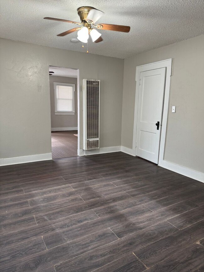 Building Photo - 702 N Buchanan St