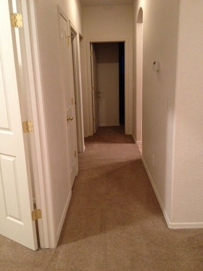 Building Photo - 6956 E Sandhurst Dr