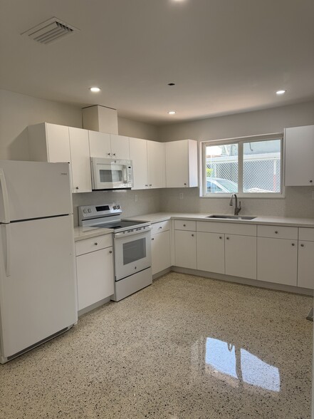 Kitchen - 2620 SW 17th St