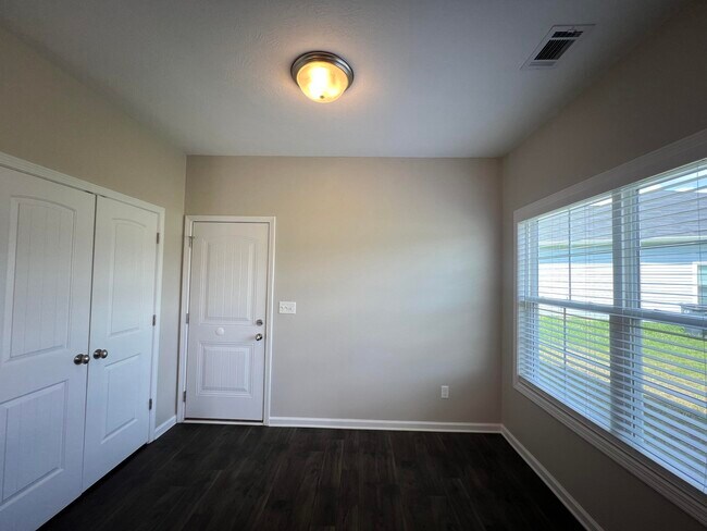 Building Photo - 4017 Pensacola Way