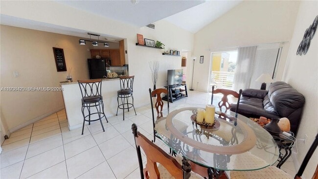 Building Photo - 9735 Fontainebleau Blvd